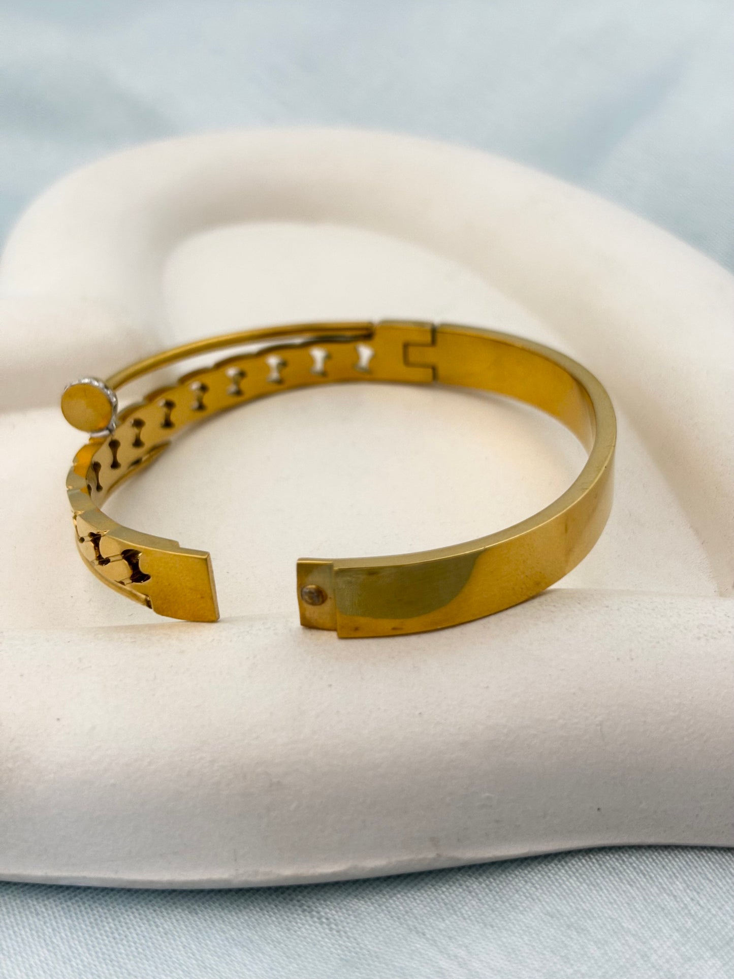 Rosette Nail Bracelet