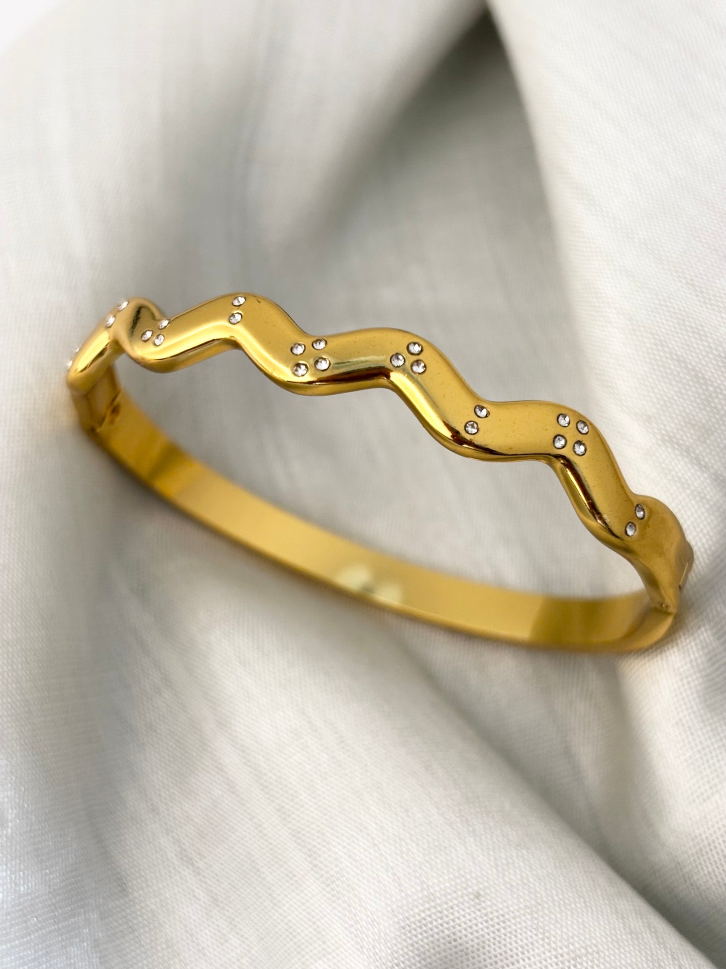 Wavy Zircon Bangle Bracelet