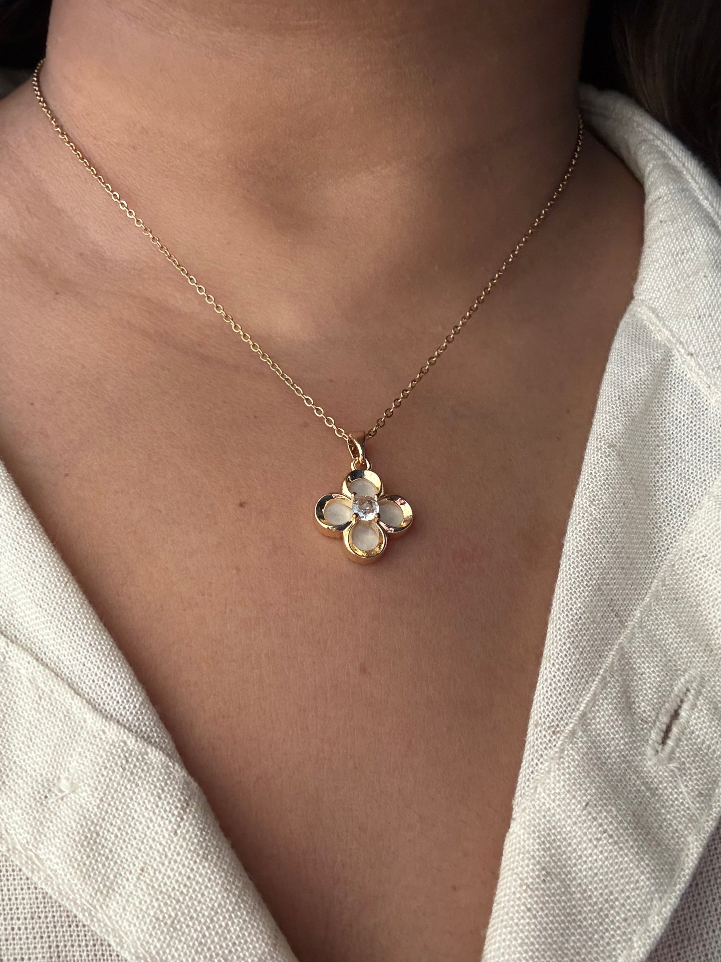 Reversible Flower-Clover Pendant Chain