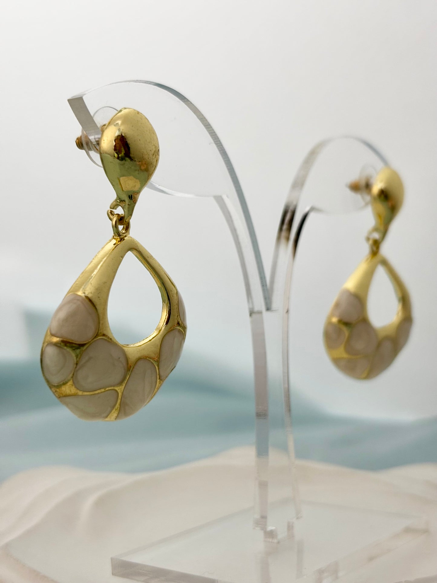 Milly Droplets (White & Gold)