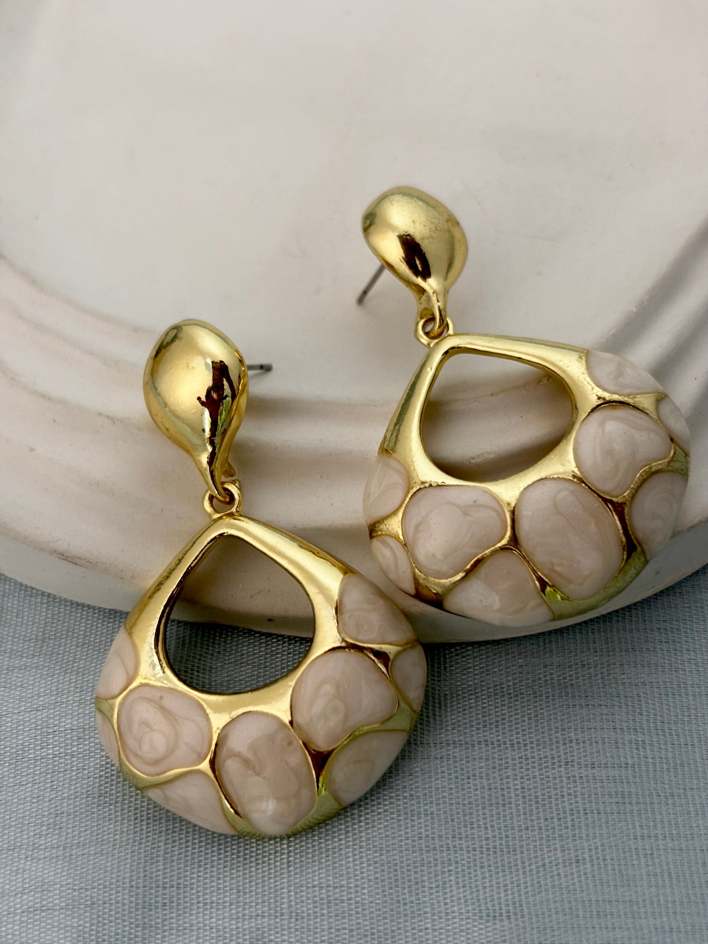 Milly Droplets (White & Gold)