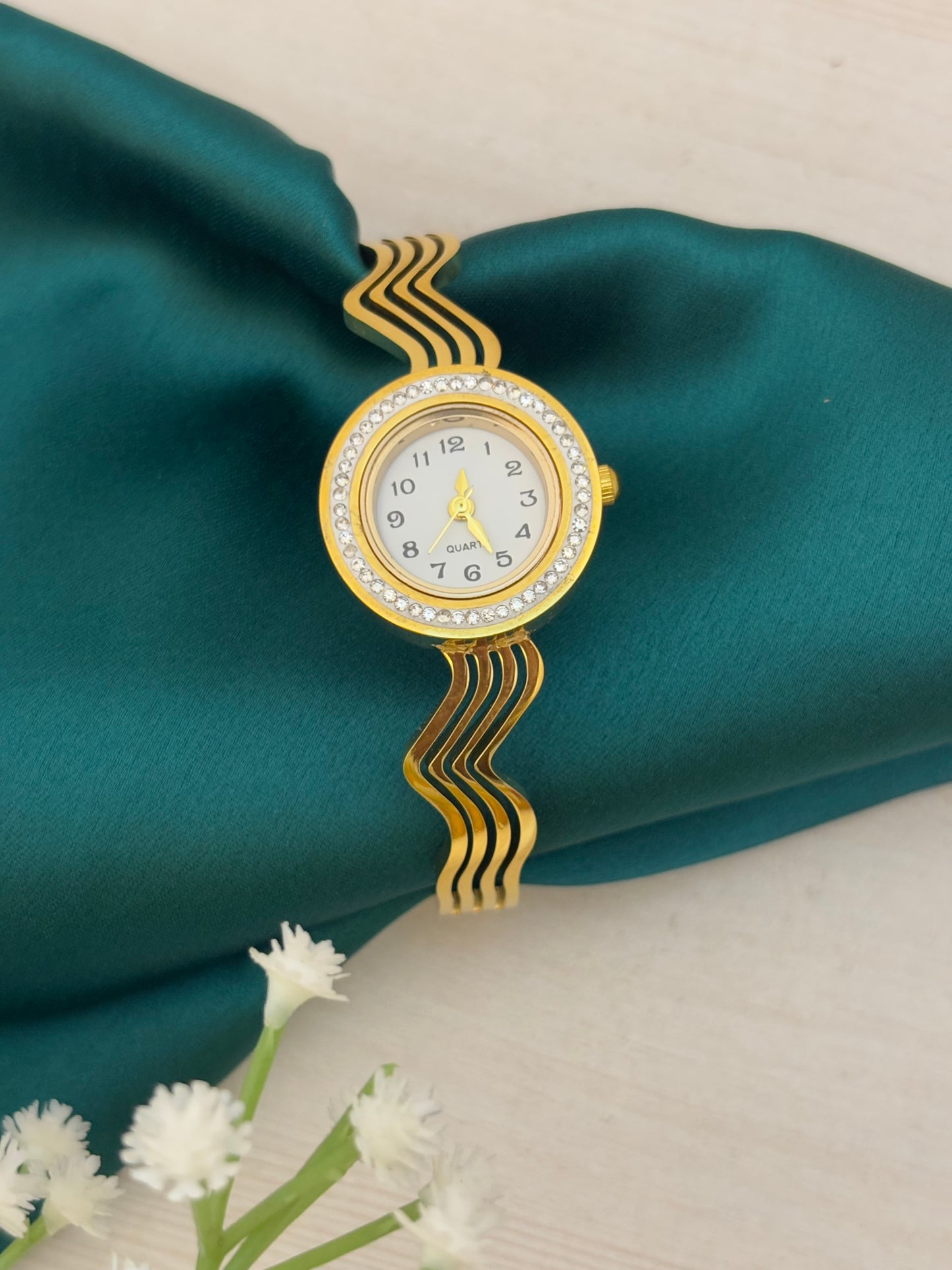 Waveluxe Gold Bracelet Watch