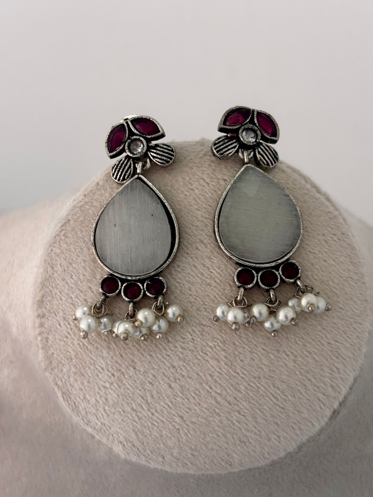 Aaradhya Necklace Set (White)