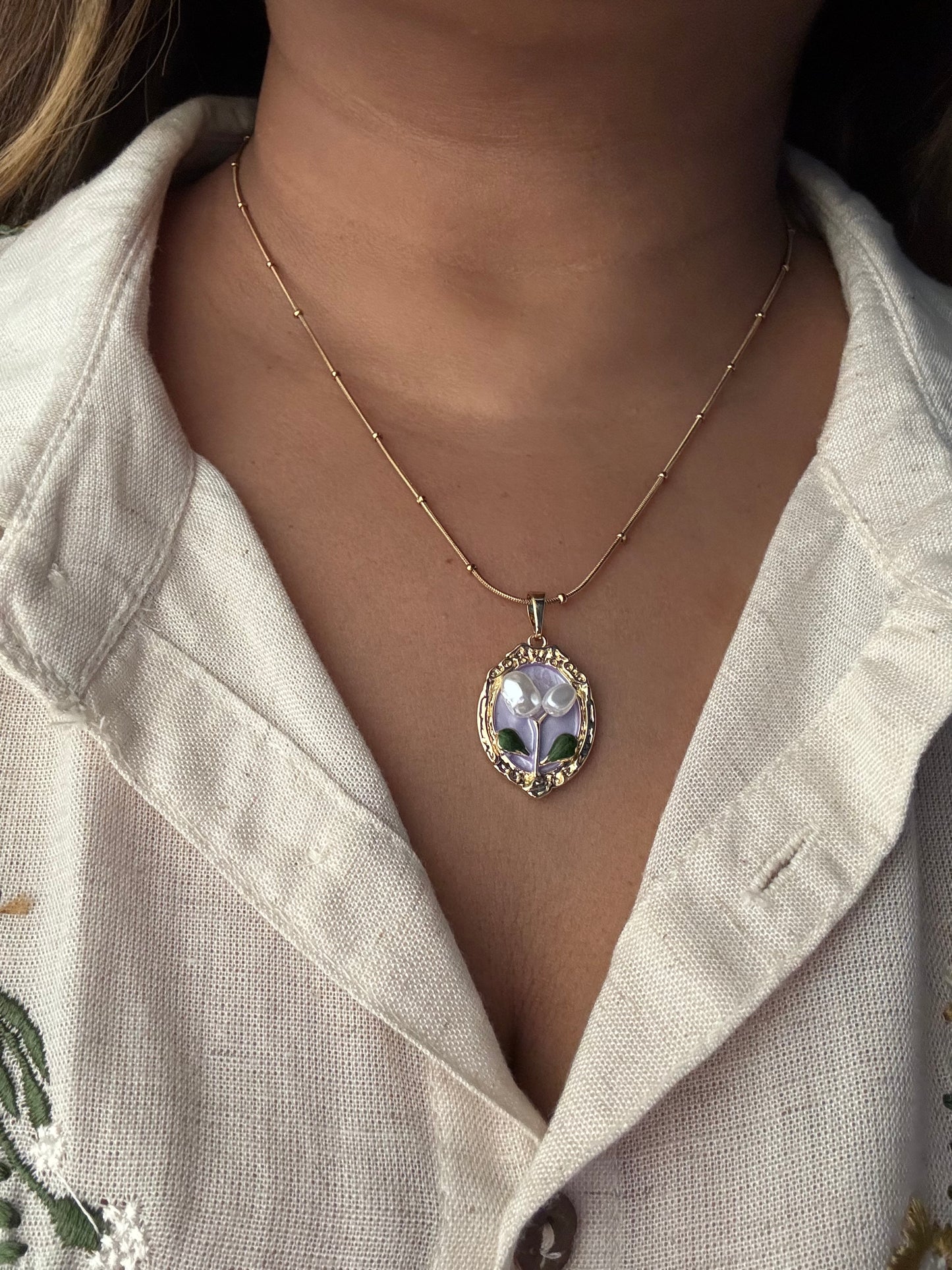 Orchid Frame Vintage Necklace