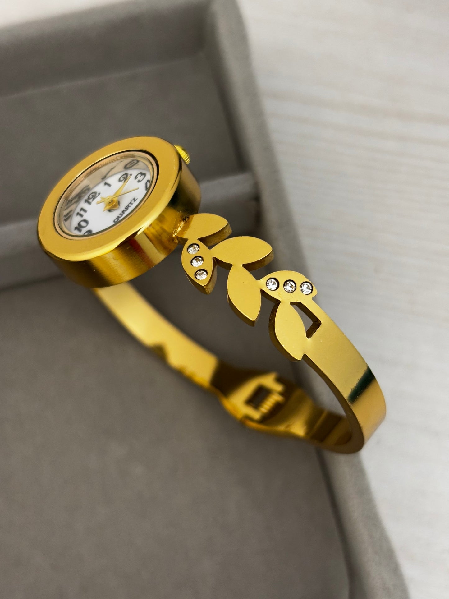 Luxe Leaf Gold Bracelet Watch