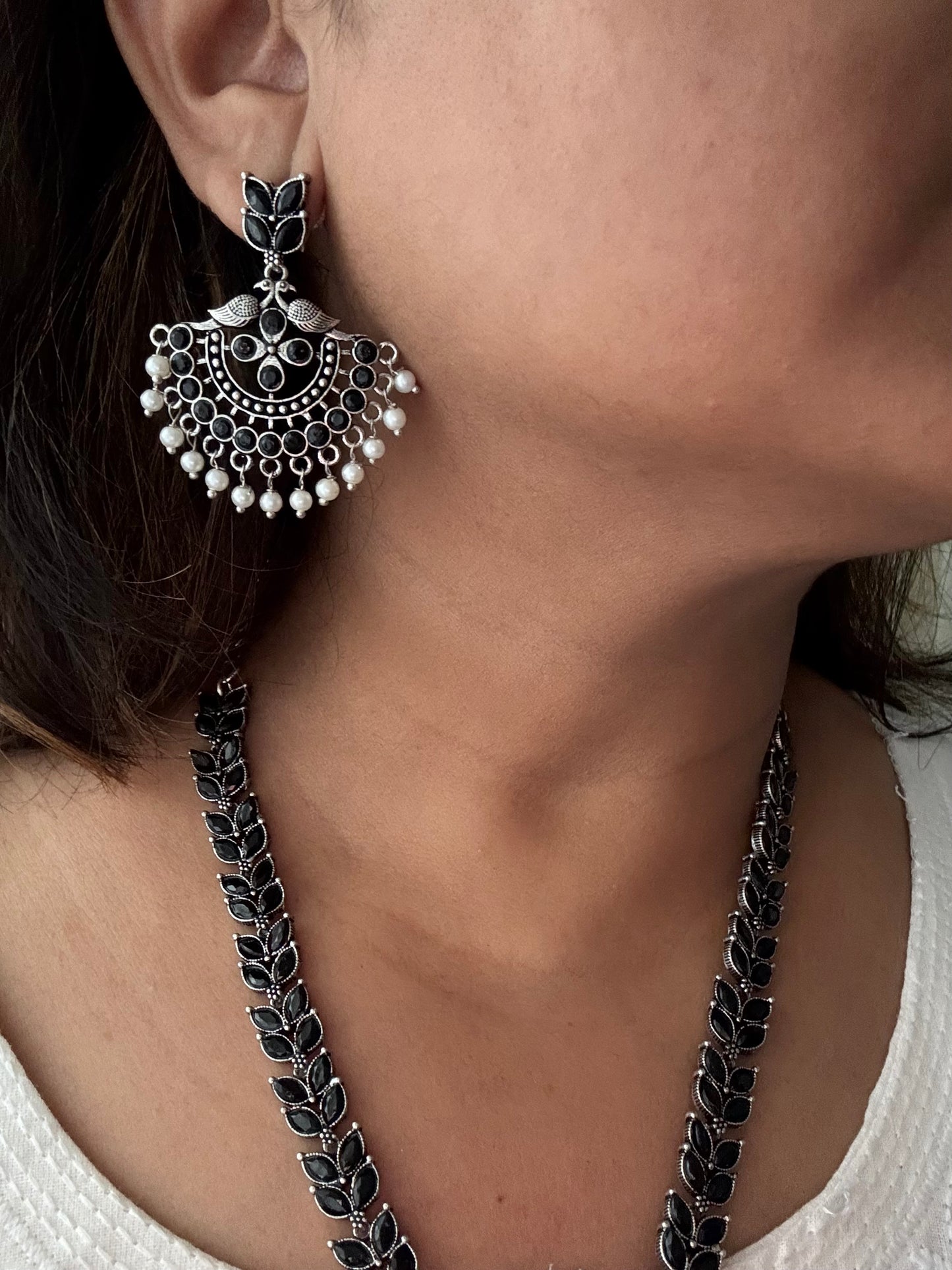 Charvi Necklace (Black)