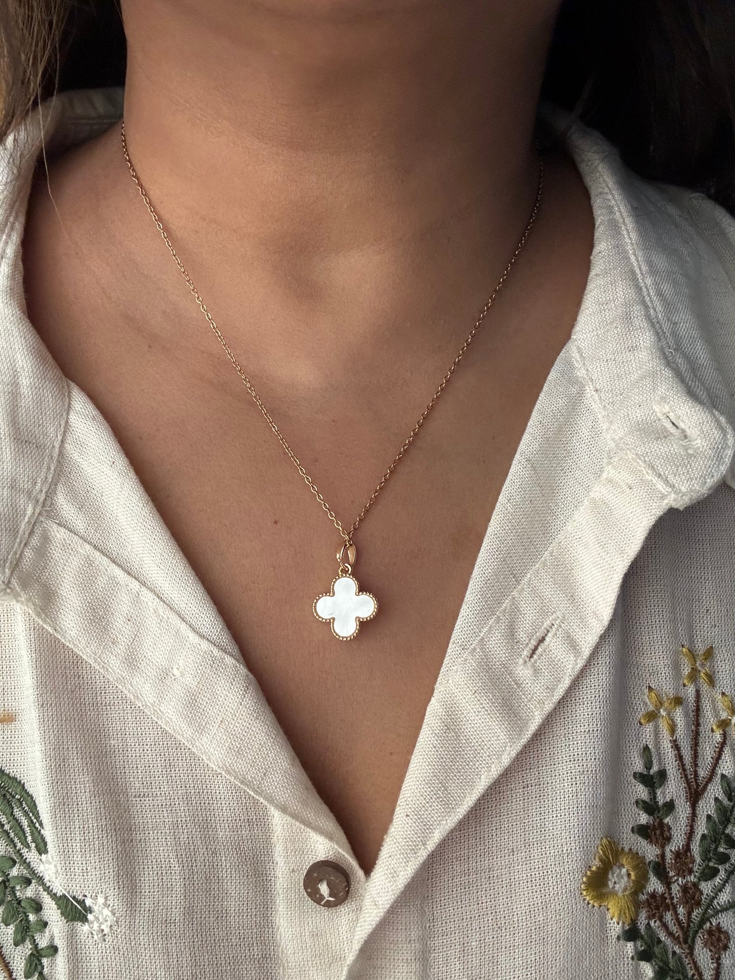 Reversible Flower-Clover Pendant Chain