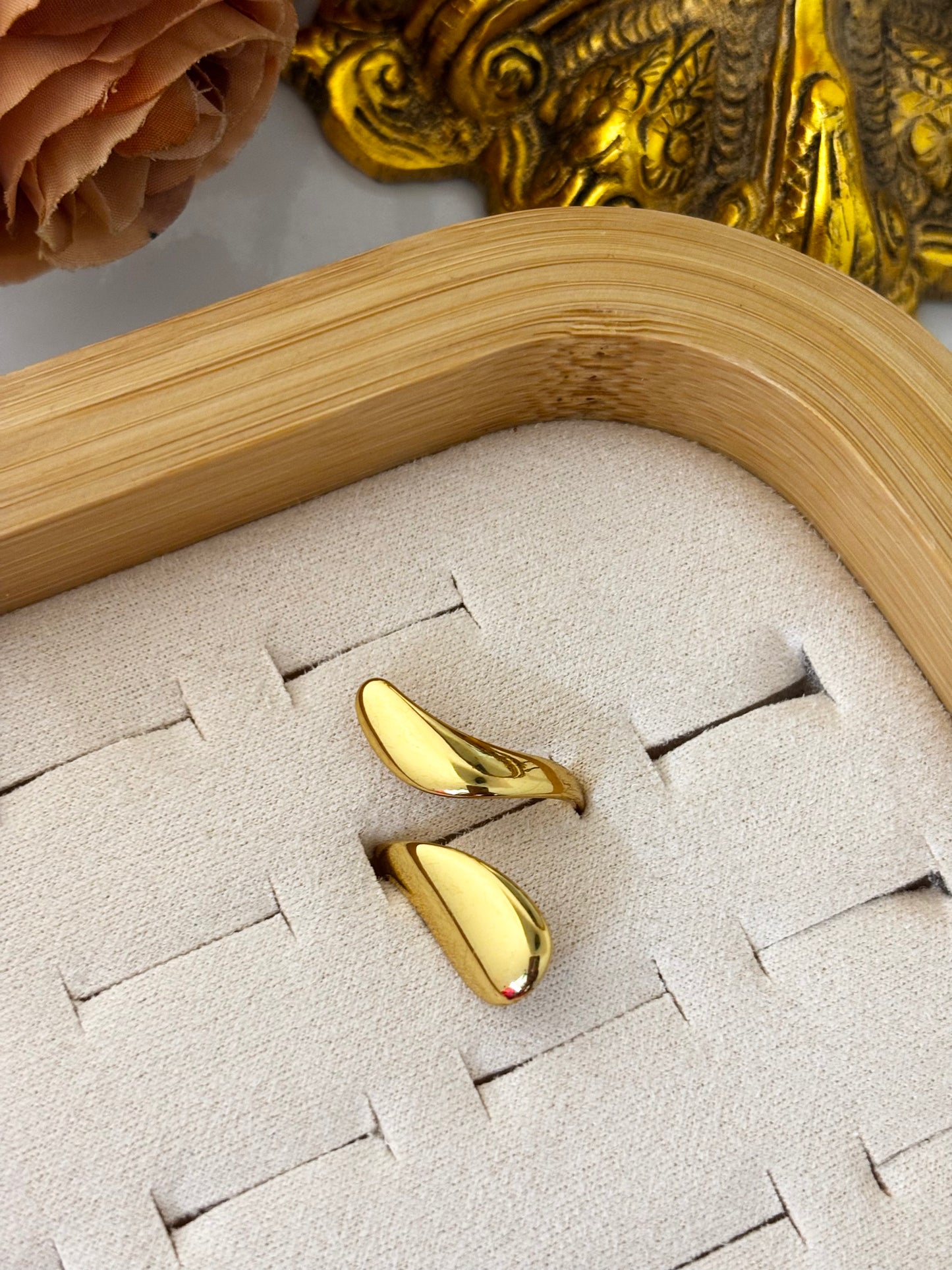 Gold Teardrop Twist Ring