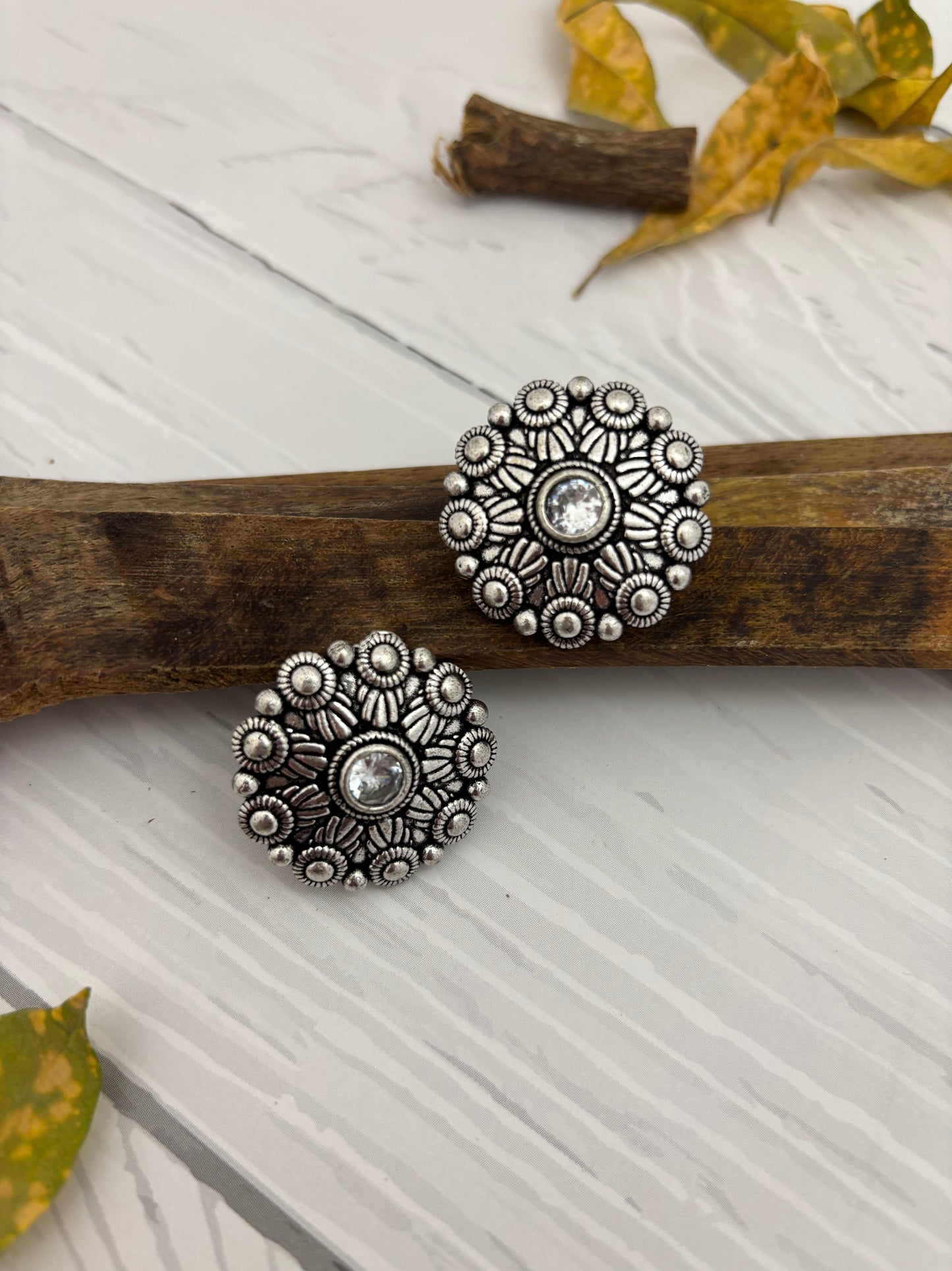 Rajmohini Stud Earrings (White)