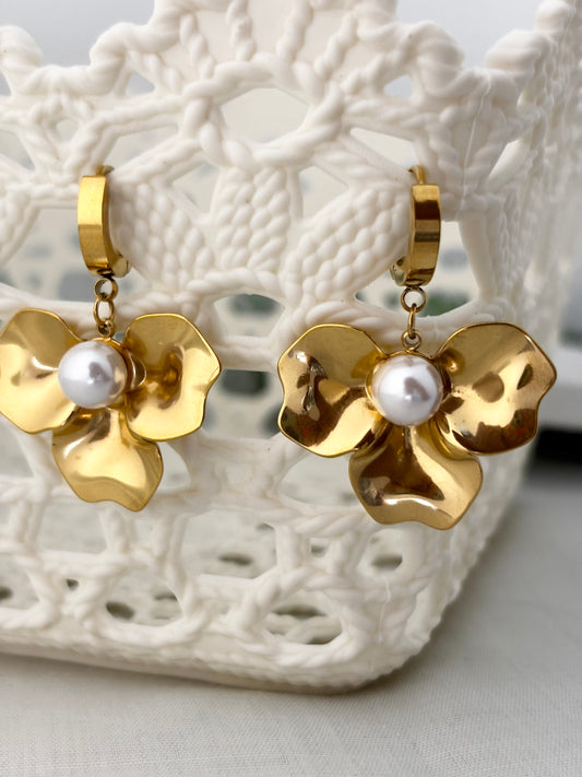 Kelly Pearl-Flower Drops | Gold plated - Anti-Tarnish