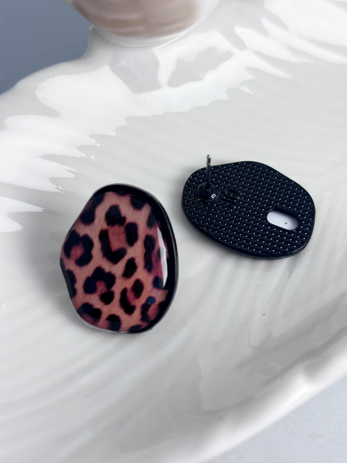 Savannah wild studs | Resin earrings