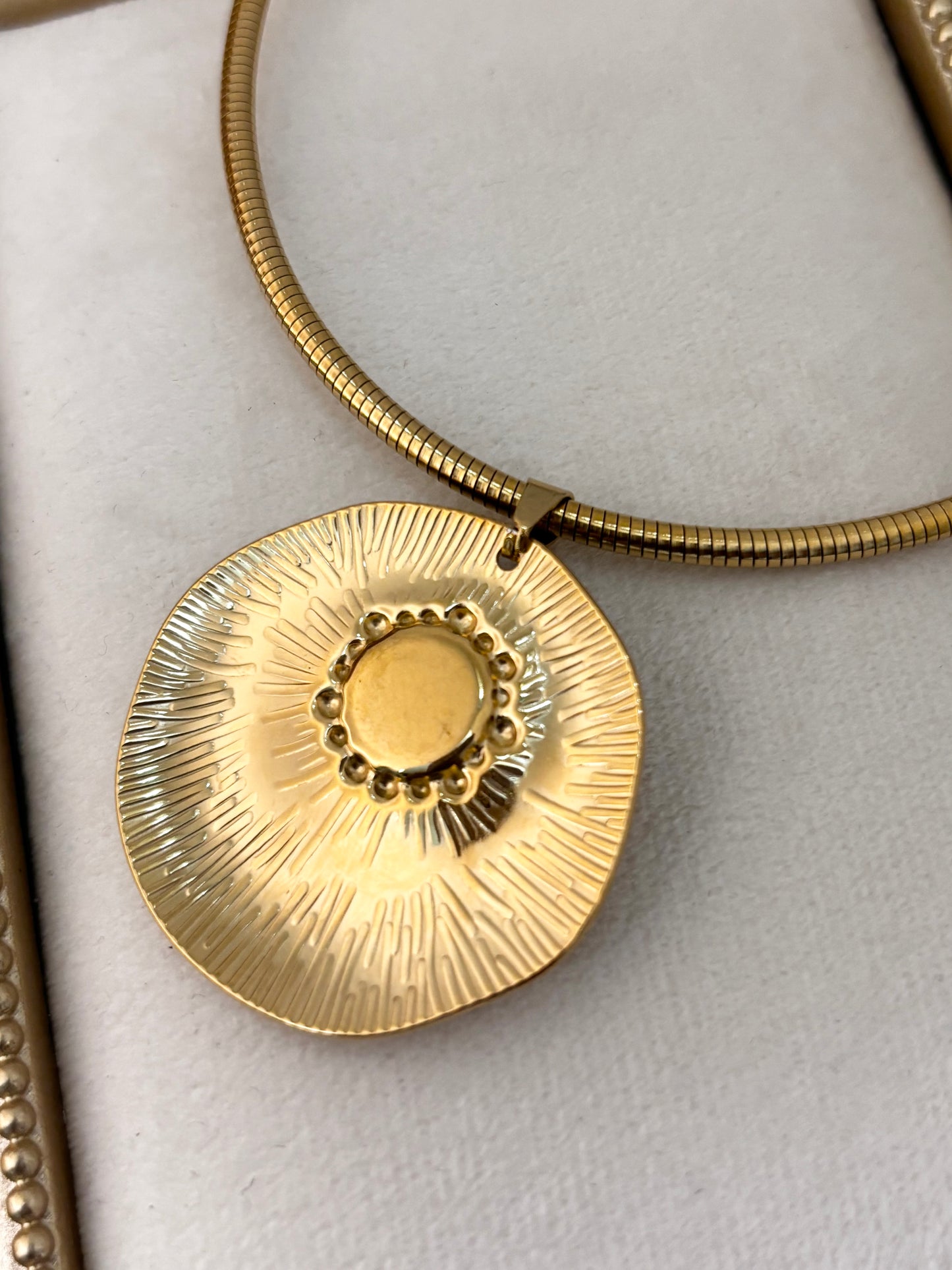 Solmira Pearl Medallion Necklace | 18kt Gold Plated Non Tarnish