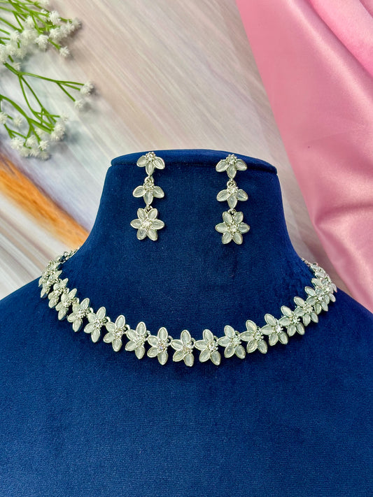 Lily Grace Necklace Set (White)