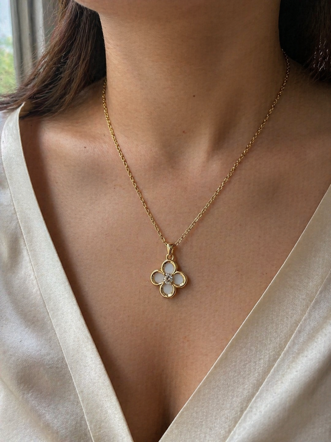 Reversible Flower-Clover Pendant Chain