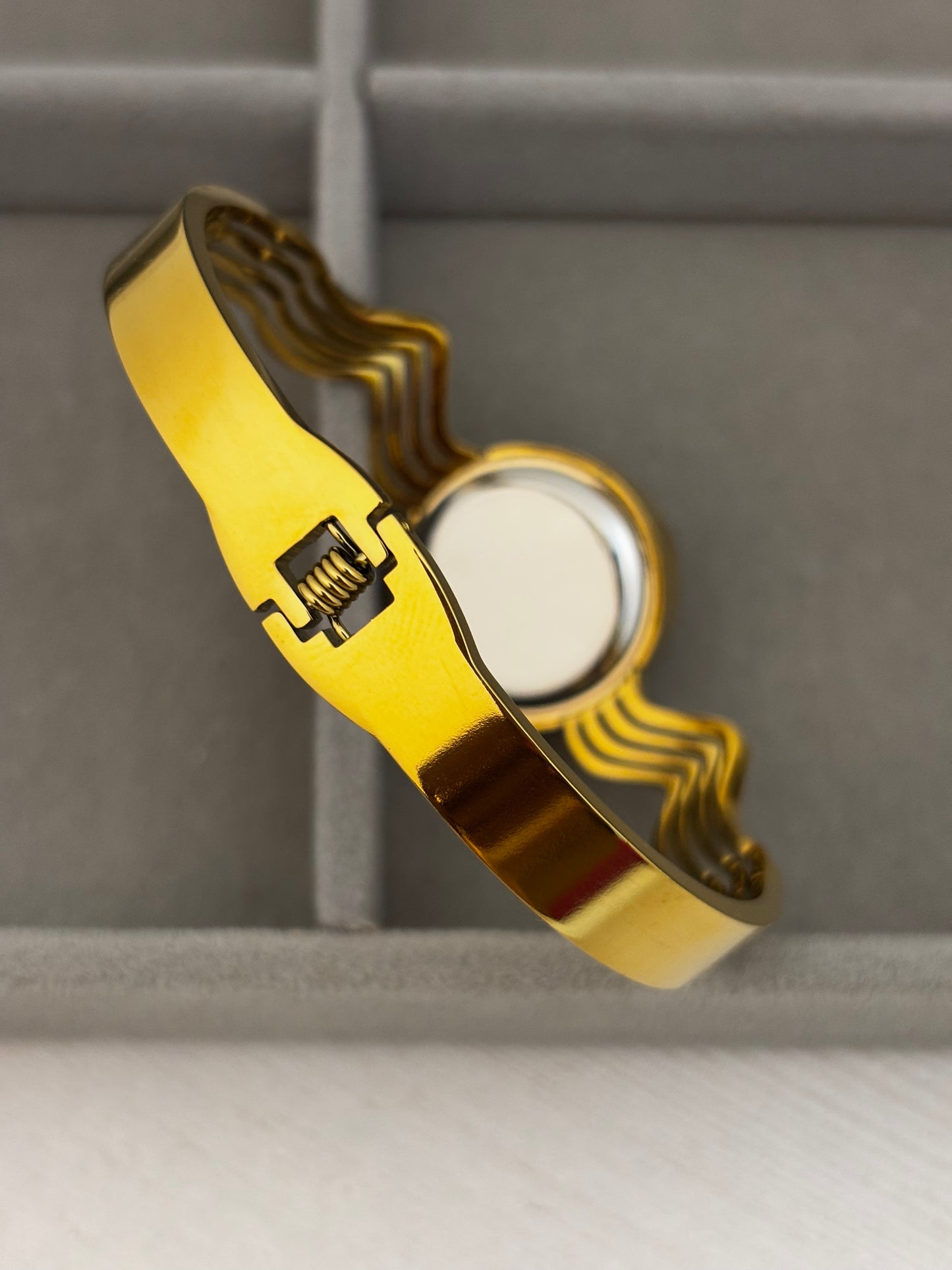Waveluxe Gold Bracelet Watch