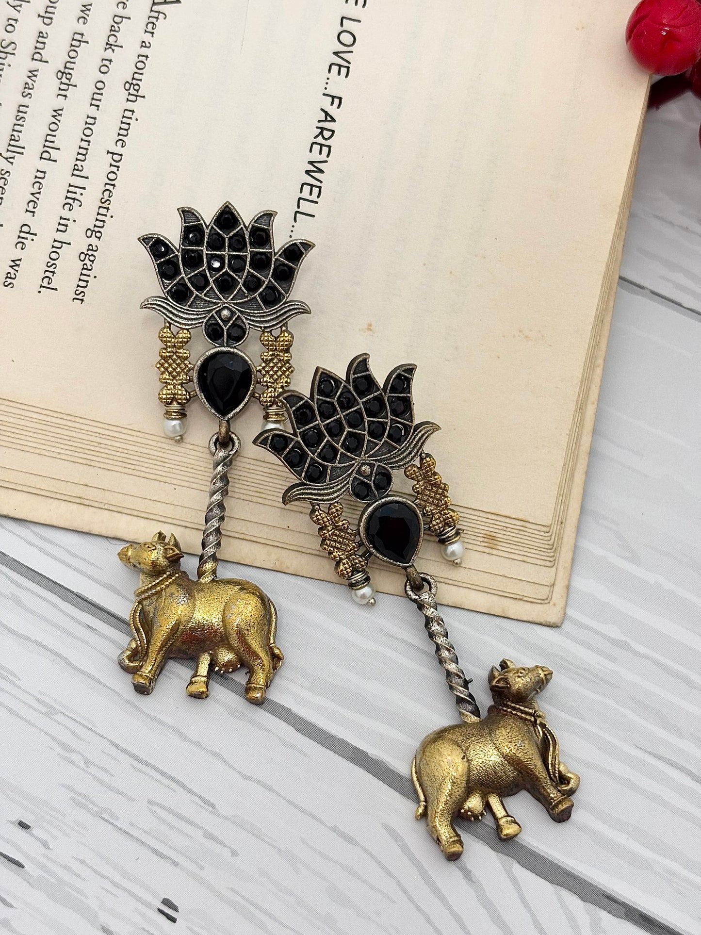 Nandini Dual Tone Earrings (Black)