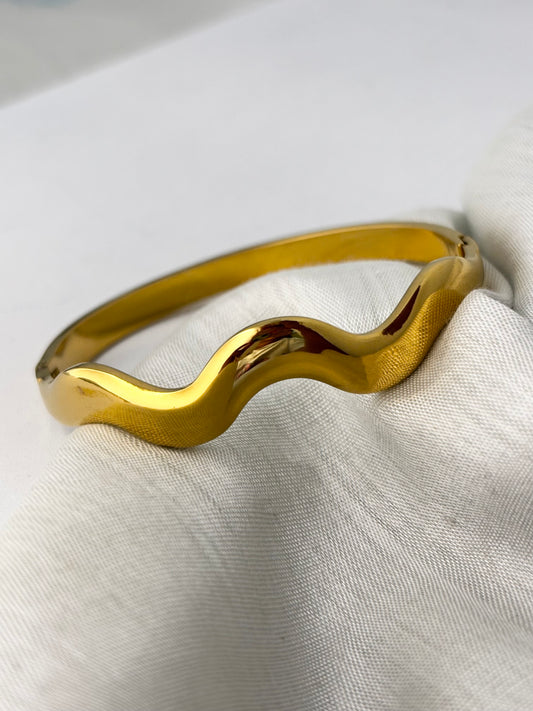 Wavy Gold Bangle Bracelet