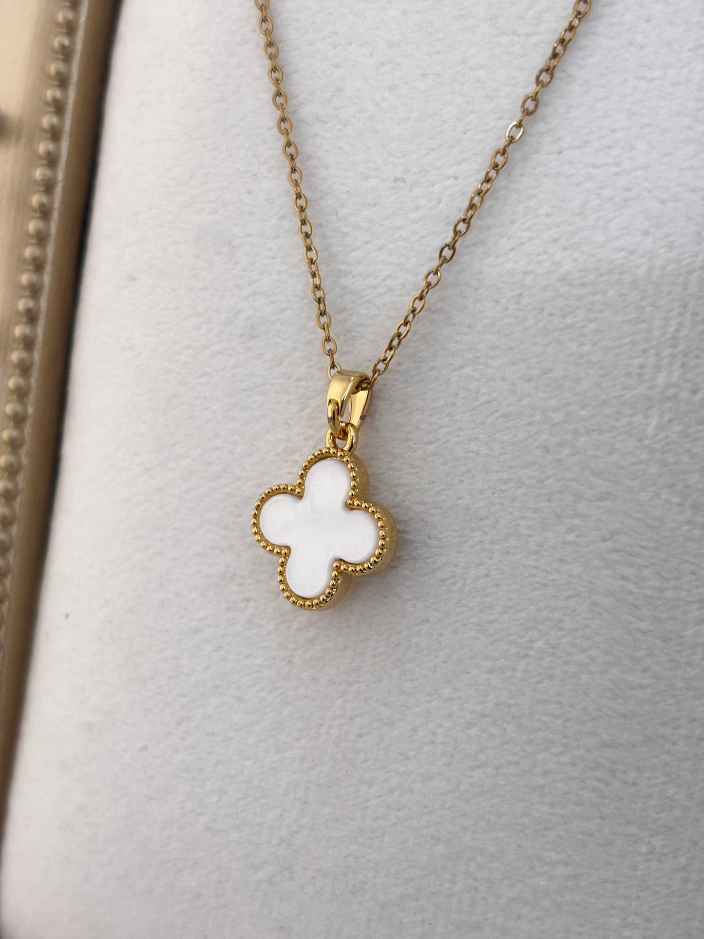 Reversible Flower-Clover Pendant Chain