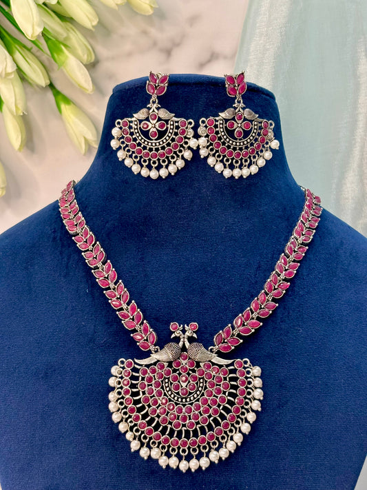 Charvi Necklace (Rani Pink)