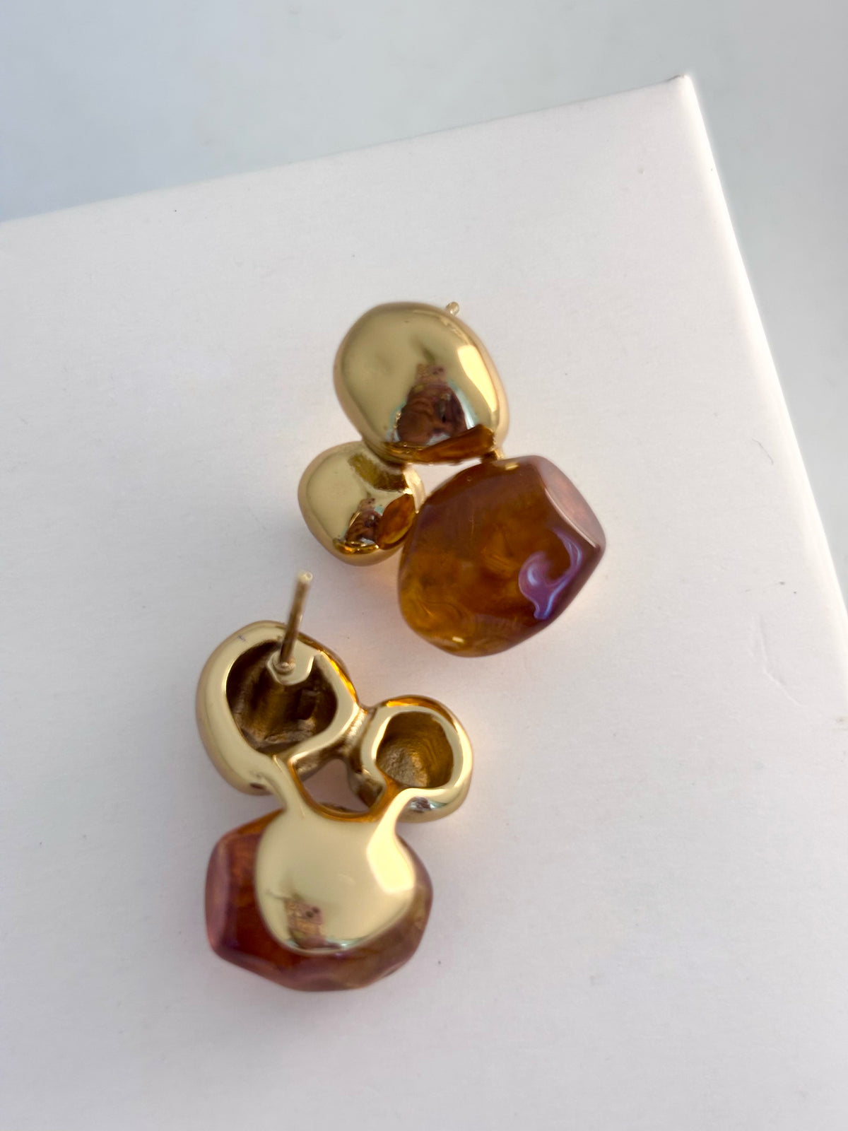 Savannah Amber Bow | 18kt Gold Plated Resin Earrings