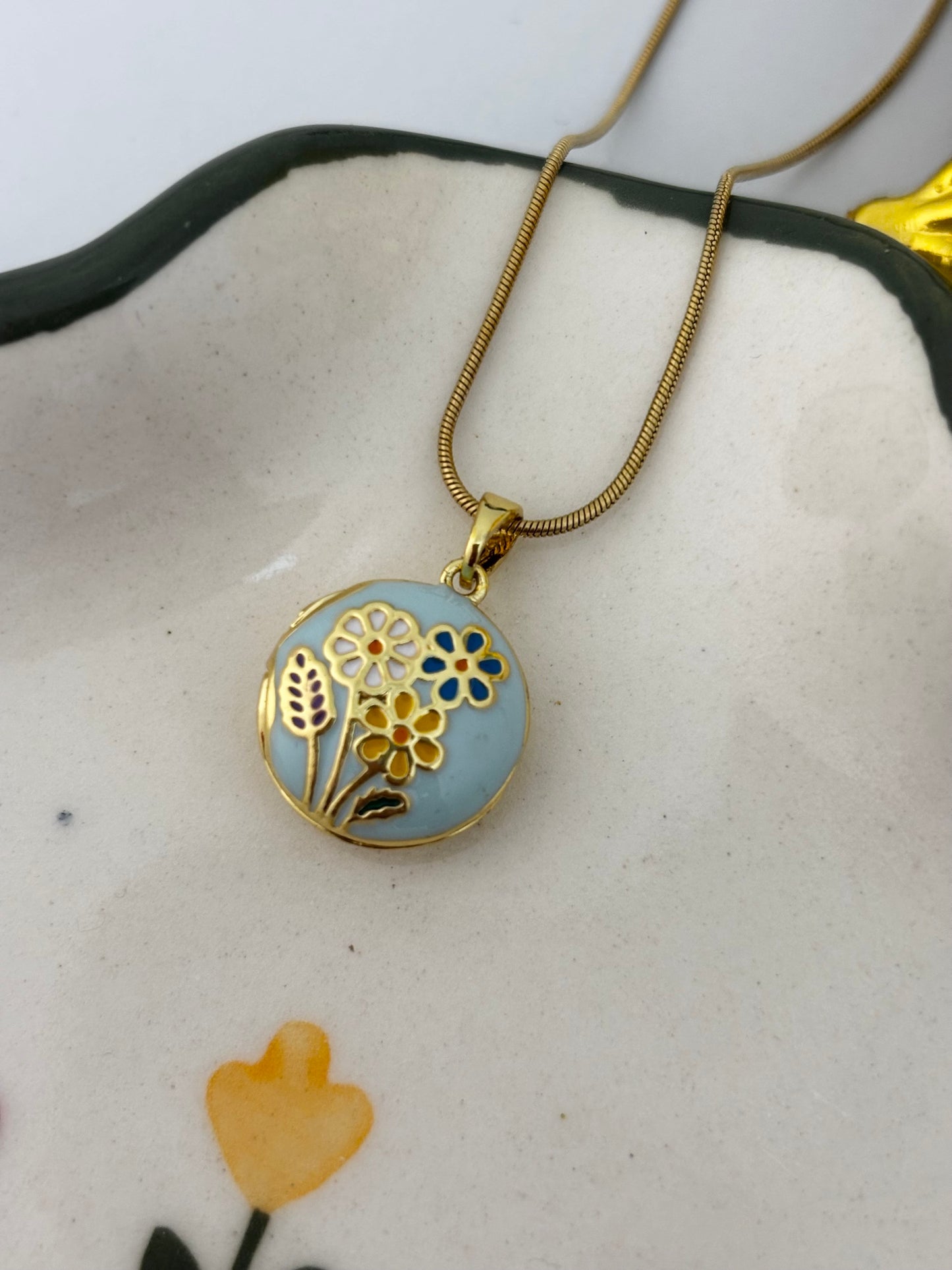 Vintage Photoframe Openable Gold Necklace