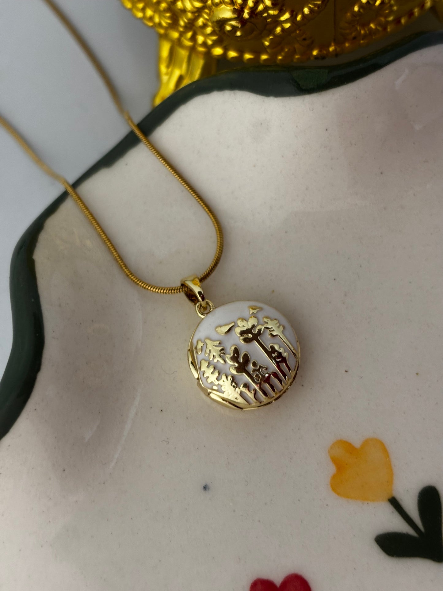 Vintage Photoframe Openable Gold Necklace