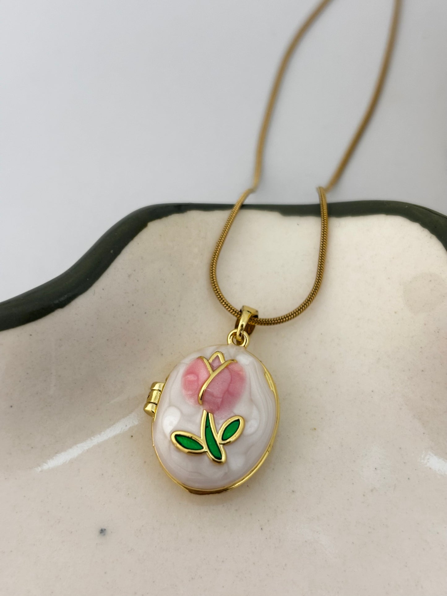 Vintage Photoframe Openable Gold Necklace (Tulip)