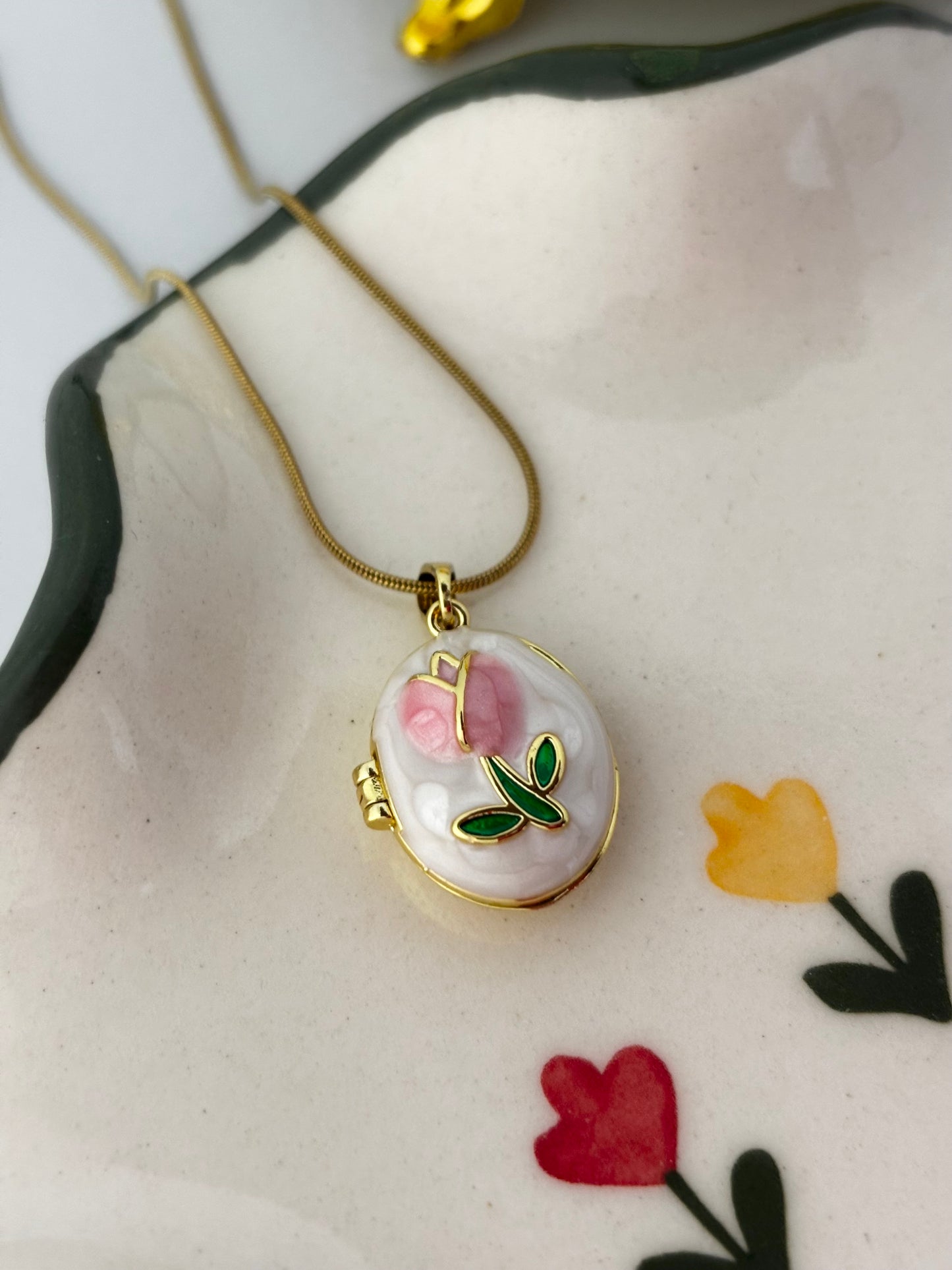 Vintage Photoframe Openable Gold Necklace (Tulip)