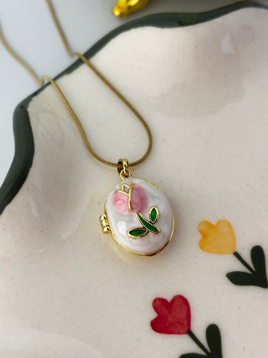 Vintage Photoframe Openable Gold Necklace (Tulip)