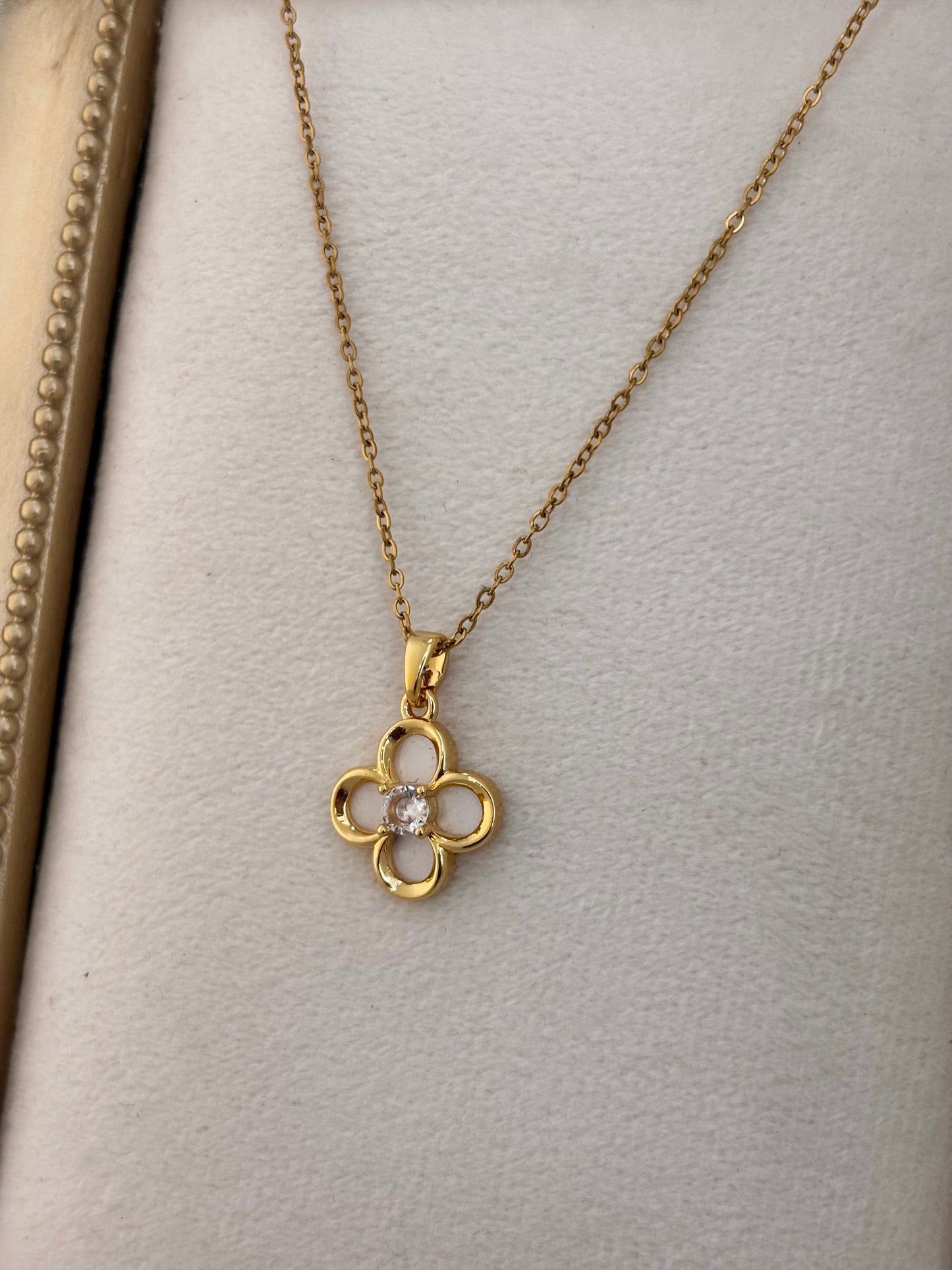 Reversible Flower-Clover Pendant Chain