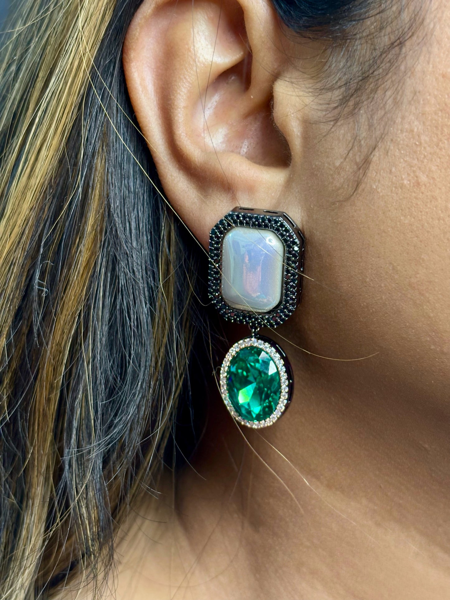 Iridescent Pearl & Emerald Green Drops