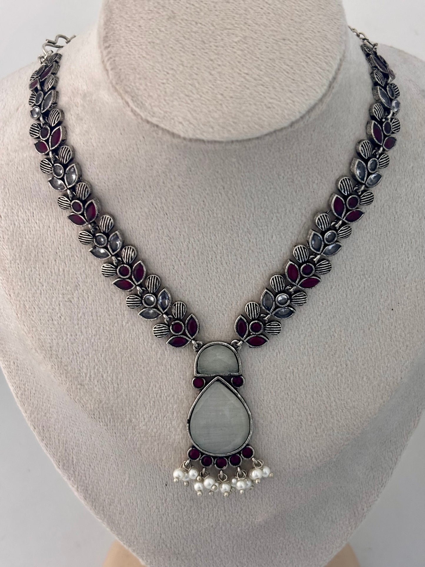 Aaradhya Necklace Set (White)