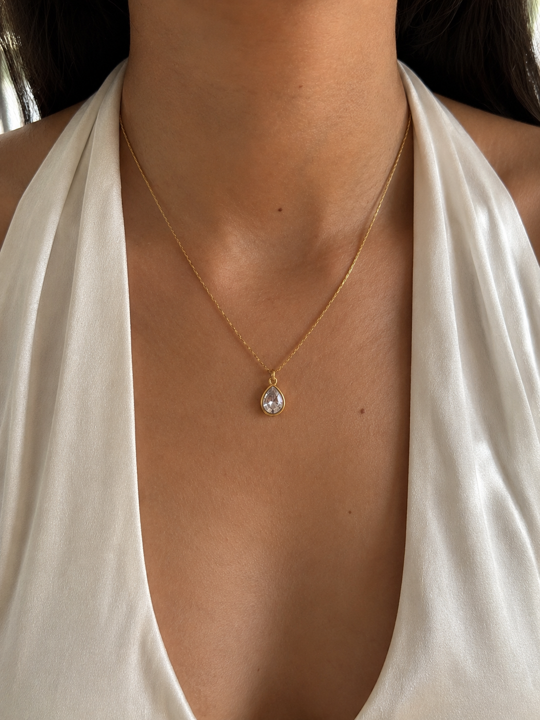 Pear Cut Solitaire Pendant Chain | 18k Gold Plated | Minimal Wear