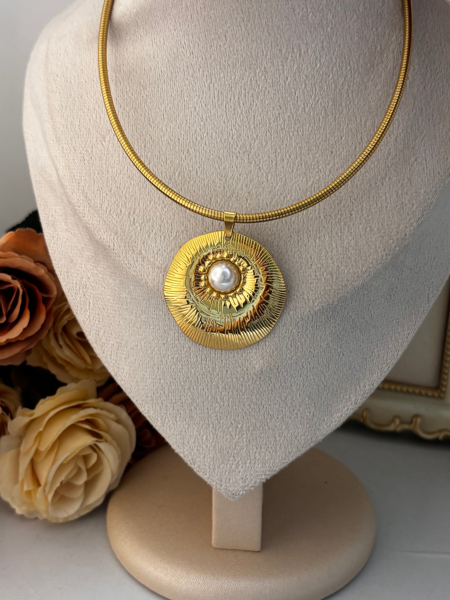 Solmira Pearl Medallion Necklace | 18kt Gold Plated Non Tarnish