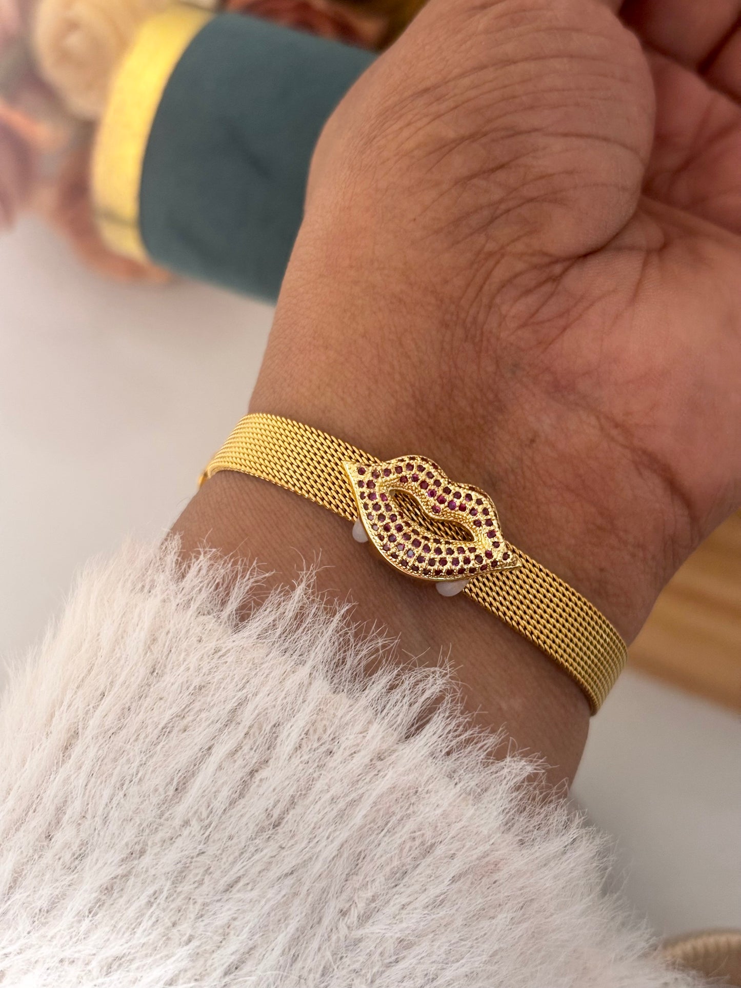Ruby Kiss Lips Mesh Bracelet Watch | Anti-Tarnish Gold Plated Stainless Steel