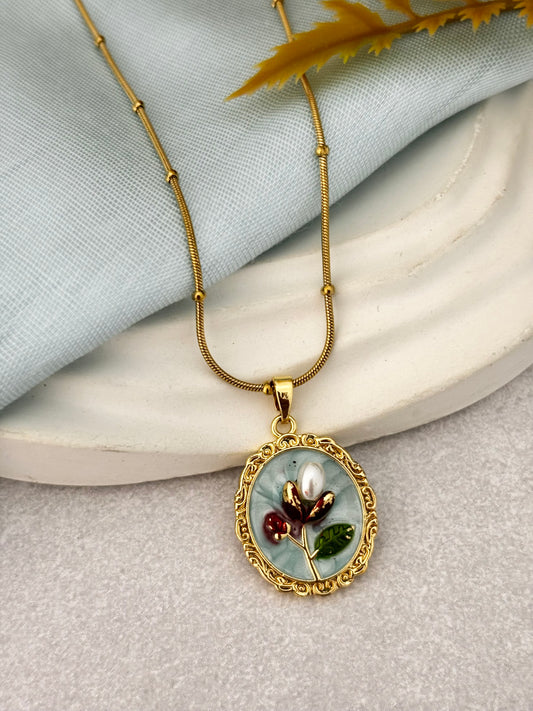 Dream Lace Gold Necklace