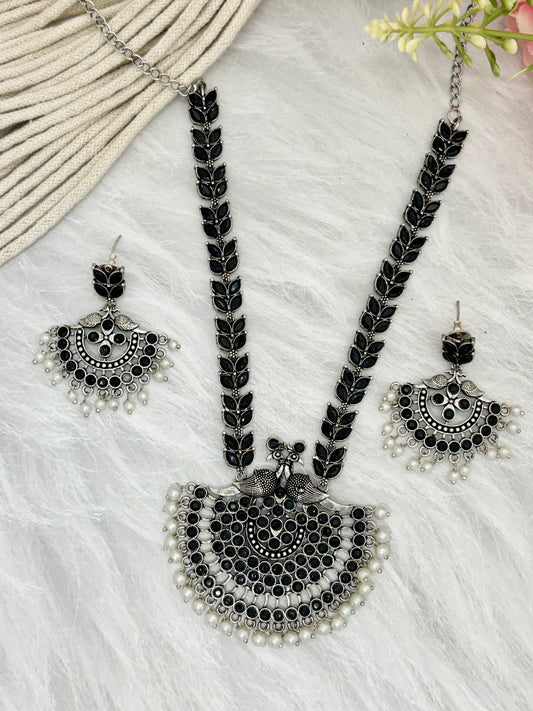 Charvi Necklace (Black)
