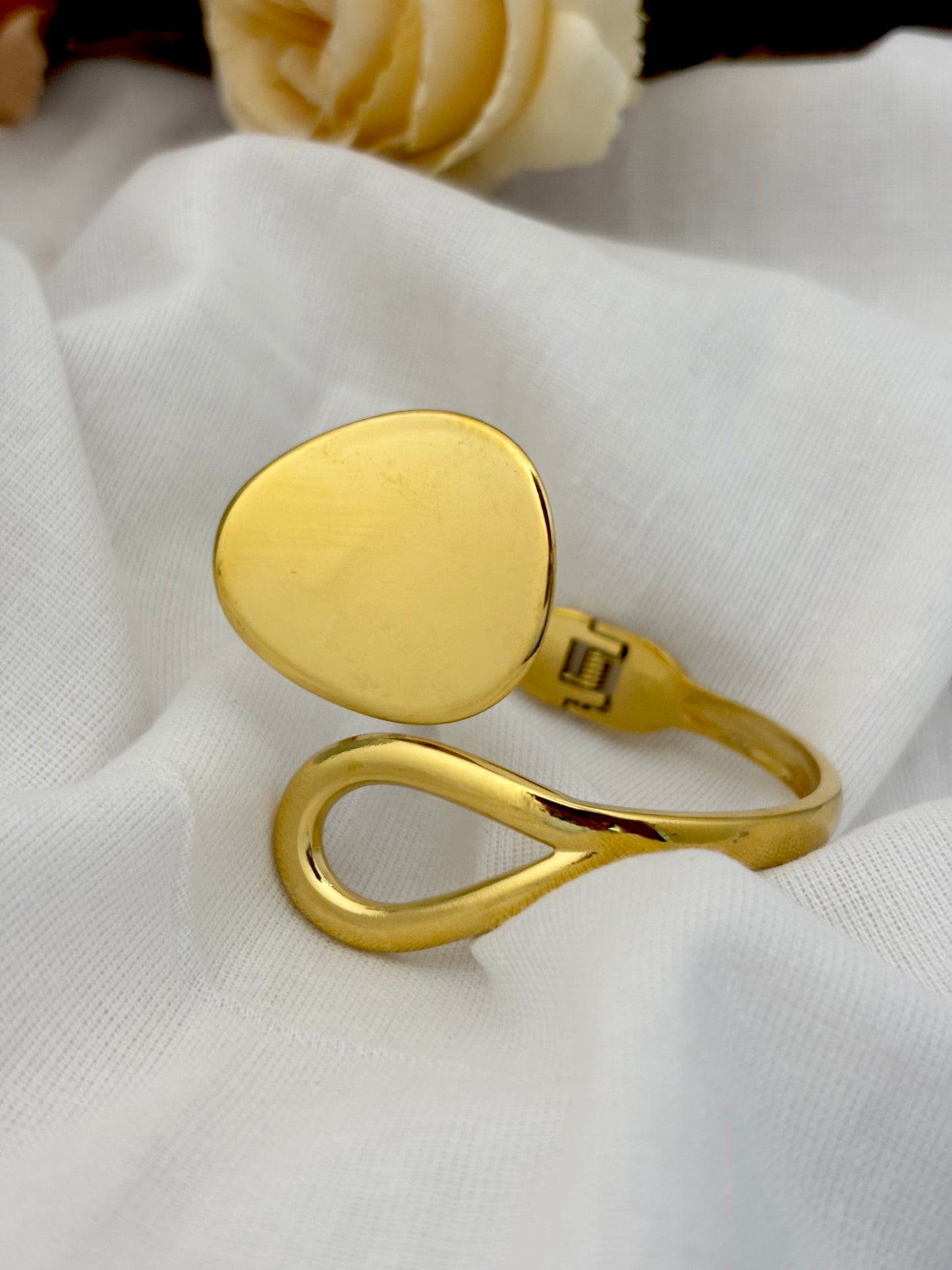 Waterproof chunky gold-plated cuff bracelet for daily wear