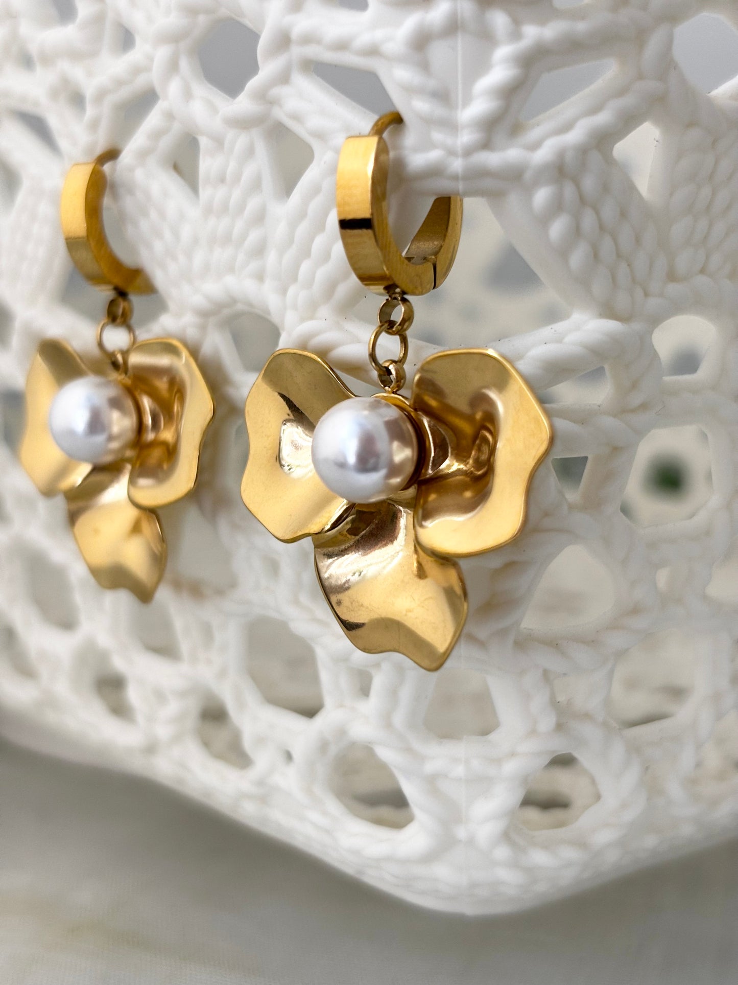 Kelly Pearl-Flower Drops | Gold plated - Anti-Tarnish