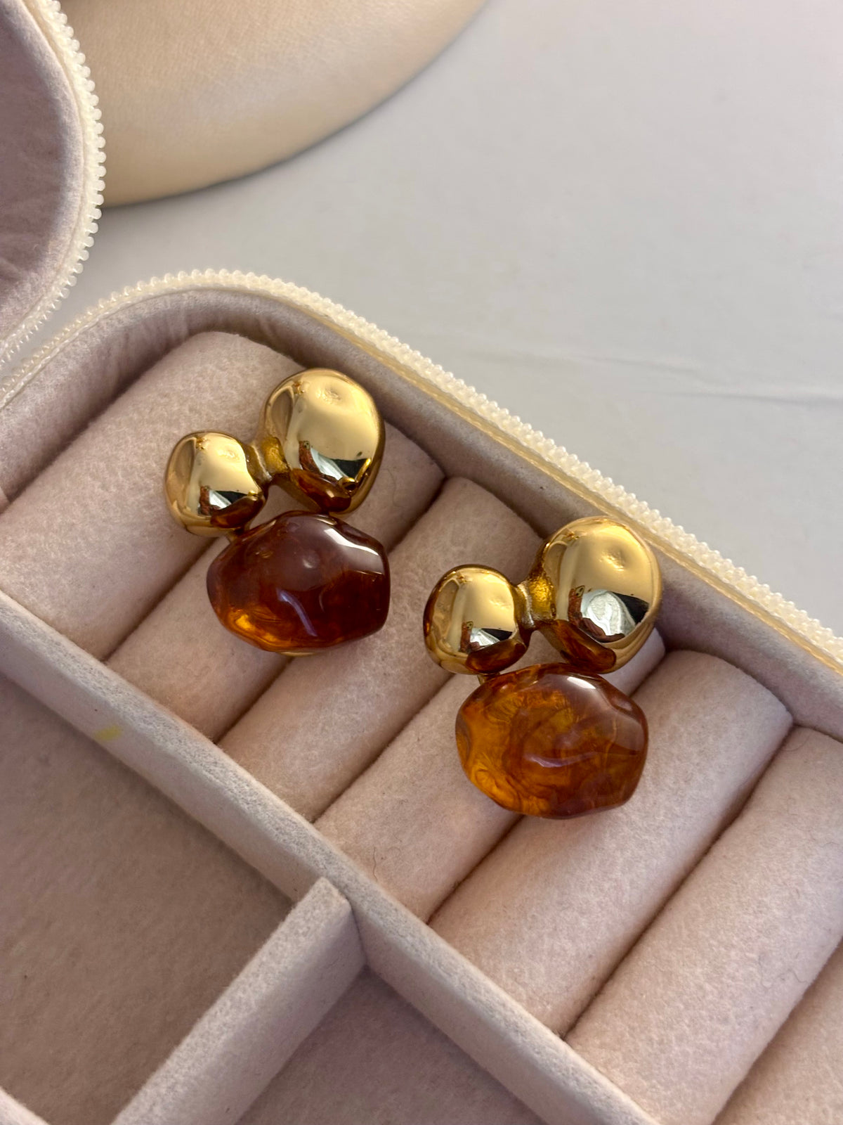Savannah Amber Bow | 18kt Gold Plated Resin Earrings