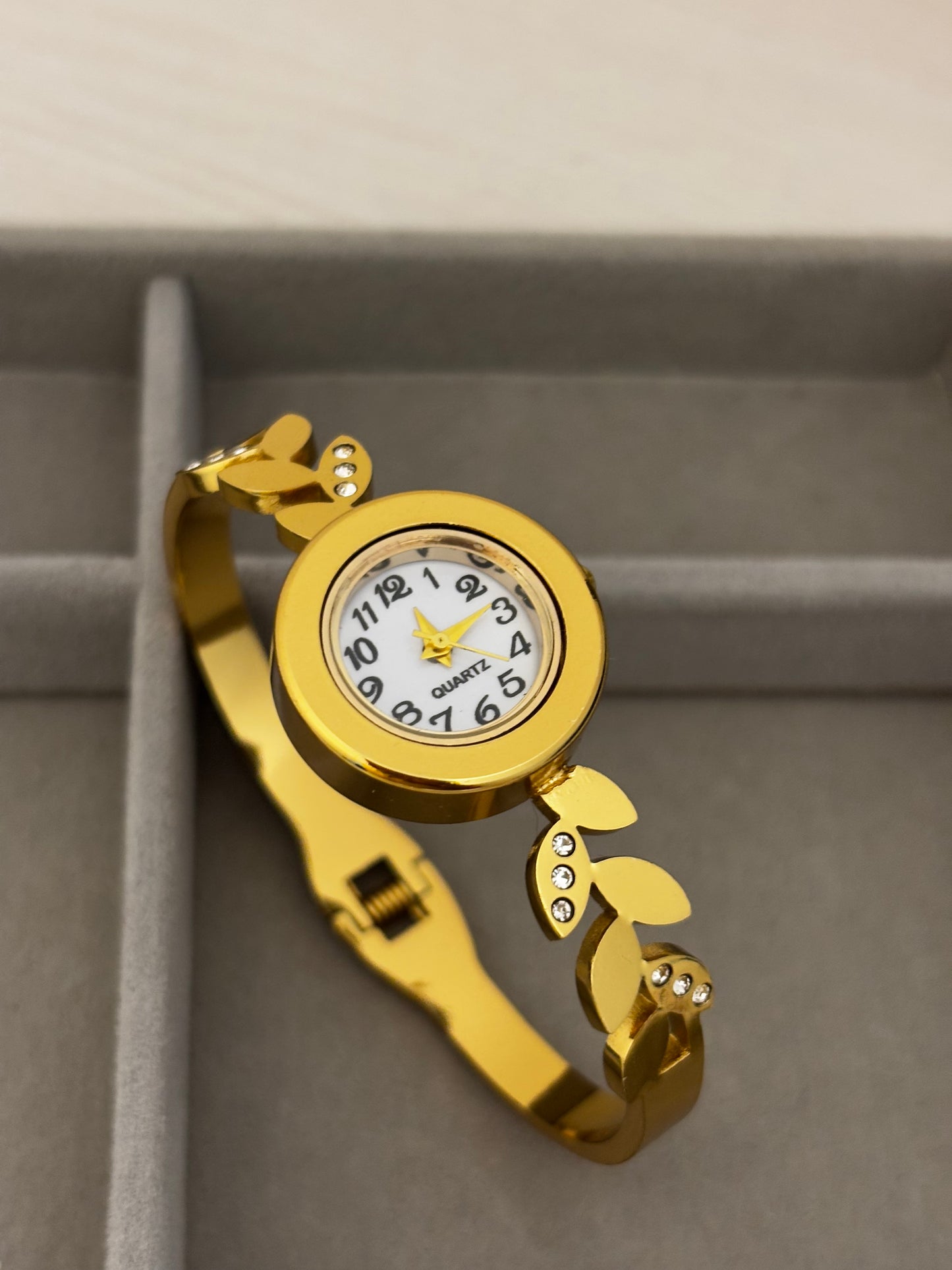 Luxe Leaf Gold Bracelet Watch