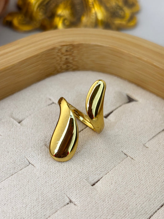 Gold Teardrop Twist Ring