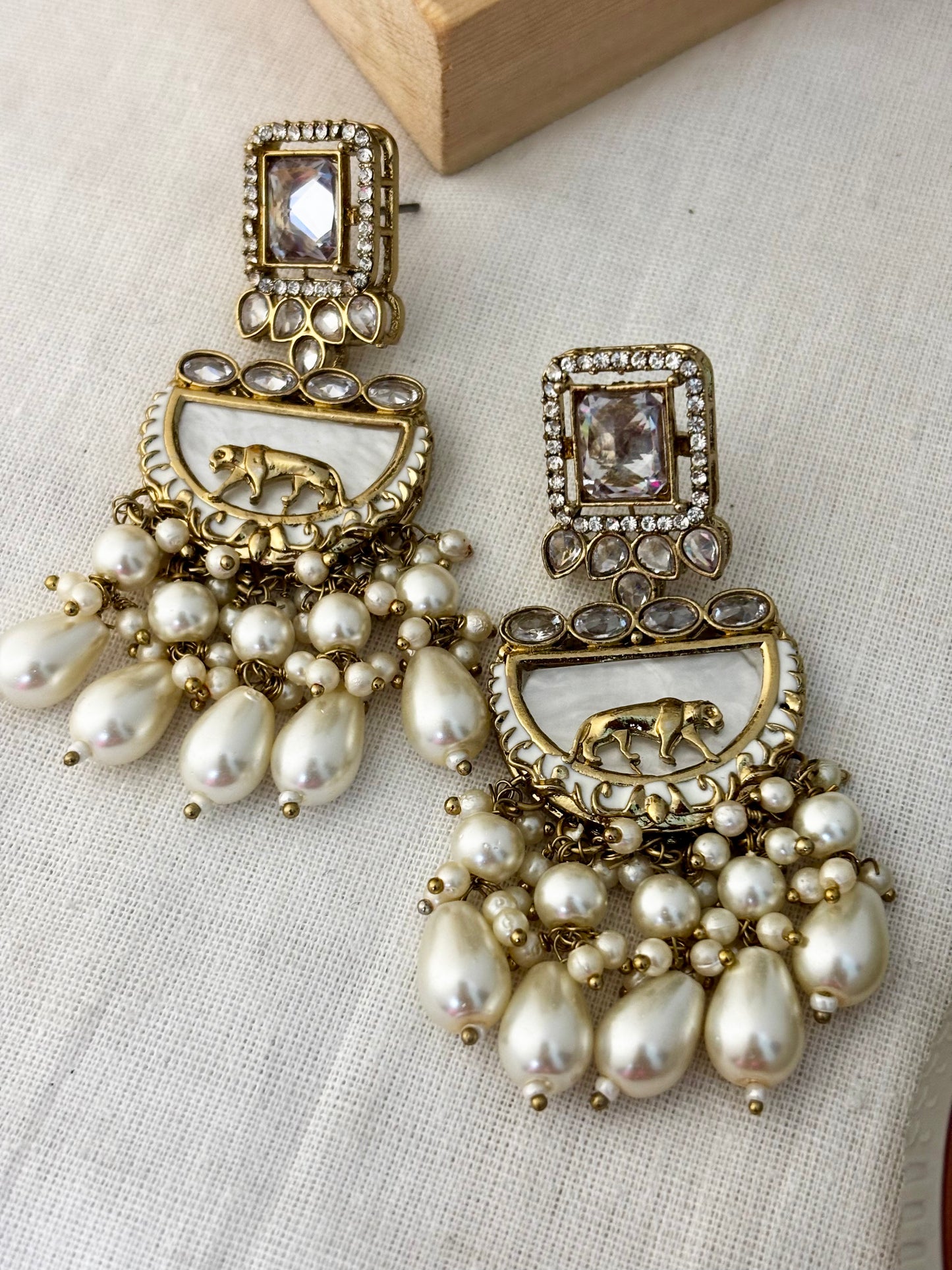 Mrinali Chandbali (White)