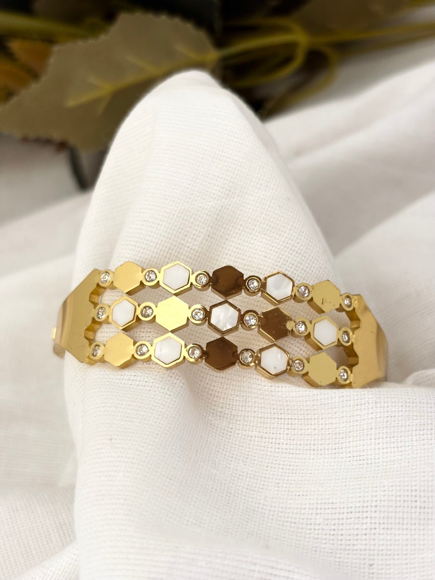 18k gold-plated bangle bracelet with Zircons and Mother of Pearl Inlay 