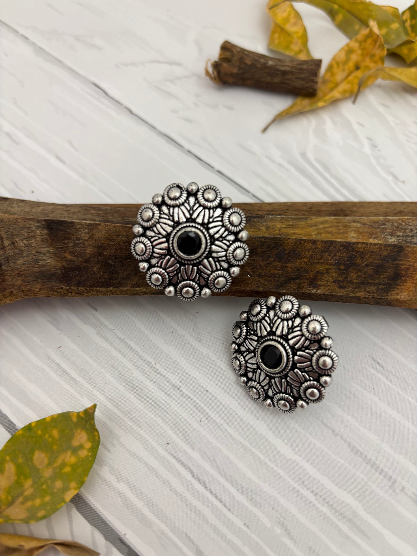 Rajmohini Stud Earrings (Black)