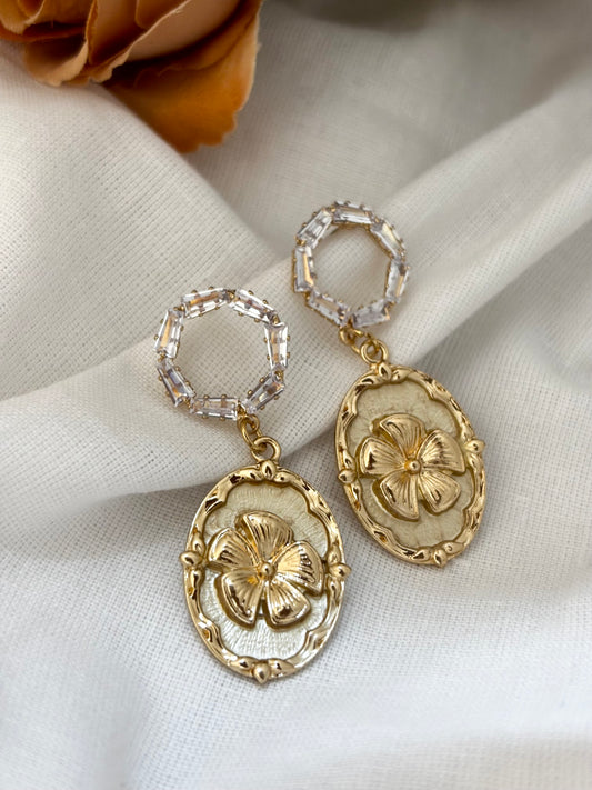 Vintage and Lightweight 18kt gold-plated zircon drop earrings for party wear